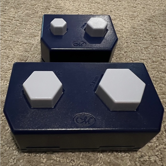 Set of Creative Memories Hexagon Paper Punches - Picture 2 of 3